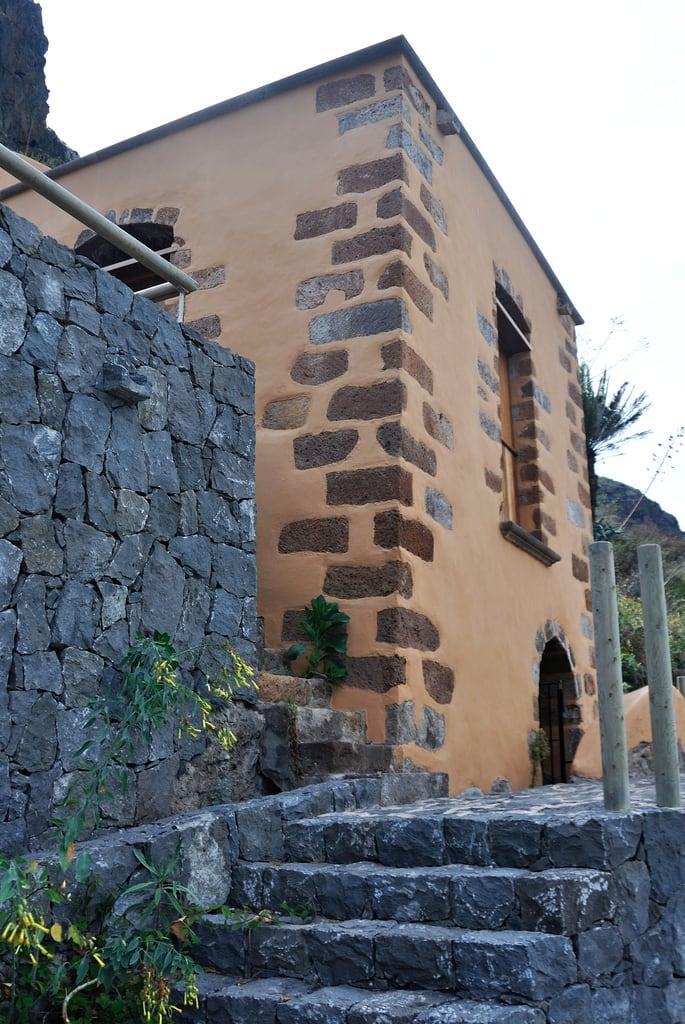 Gambar dari Molino de Gofio del Risco de las Pencas. edificio molino tenerife wiki bic diurna