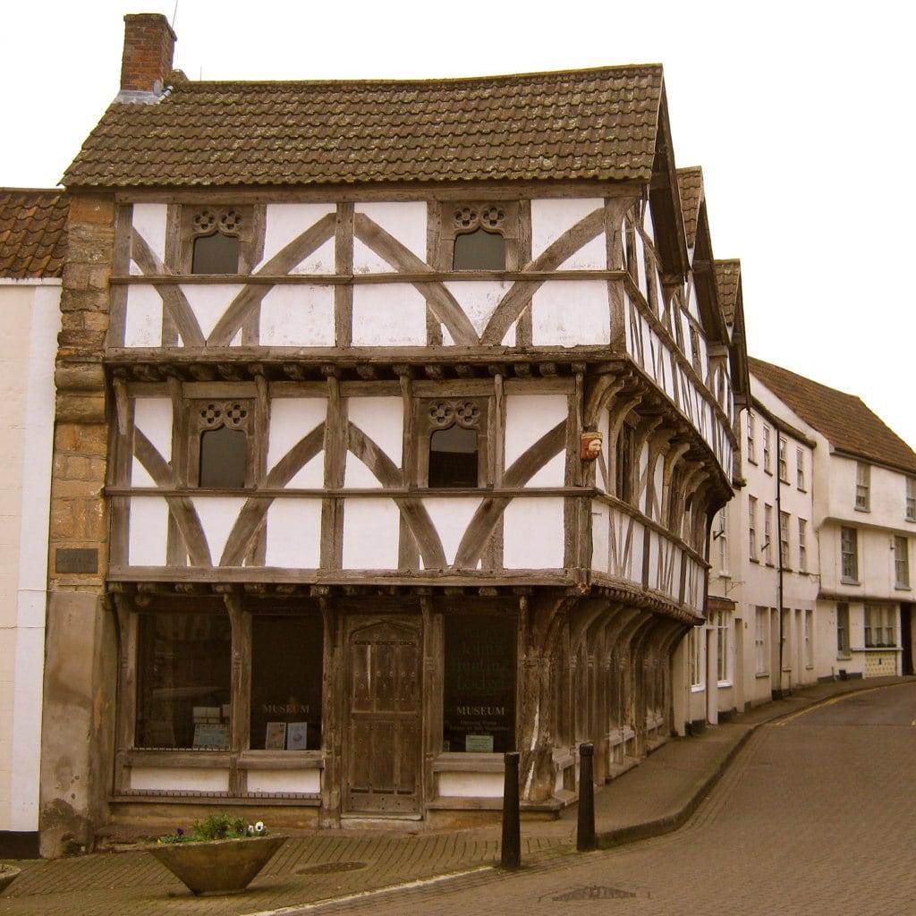 Image of King John's Hunting Lodge. yoshcycles square