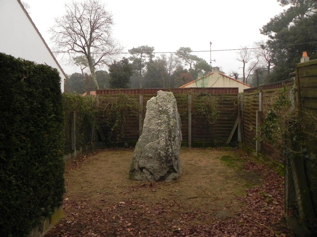Bilde av Pierres Couchées. standingstone menhir saintbrévinlespins menhirdespierrescouchées pierrescouchées