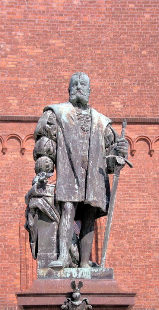 Bild von Denkmal Kurfürst Joachim II.. berlin deutschland europa nikolaikirche spandau kolk stnikolaikirche