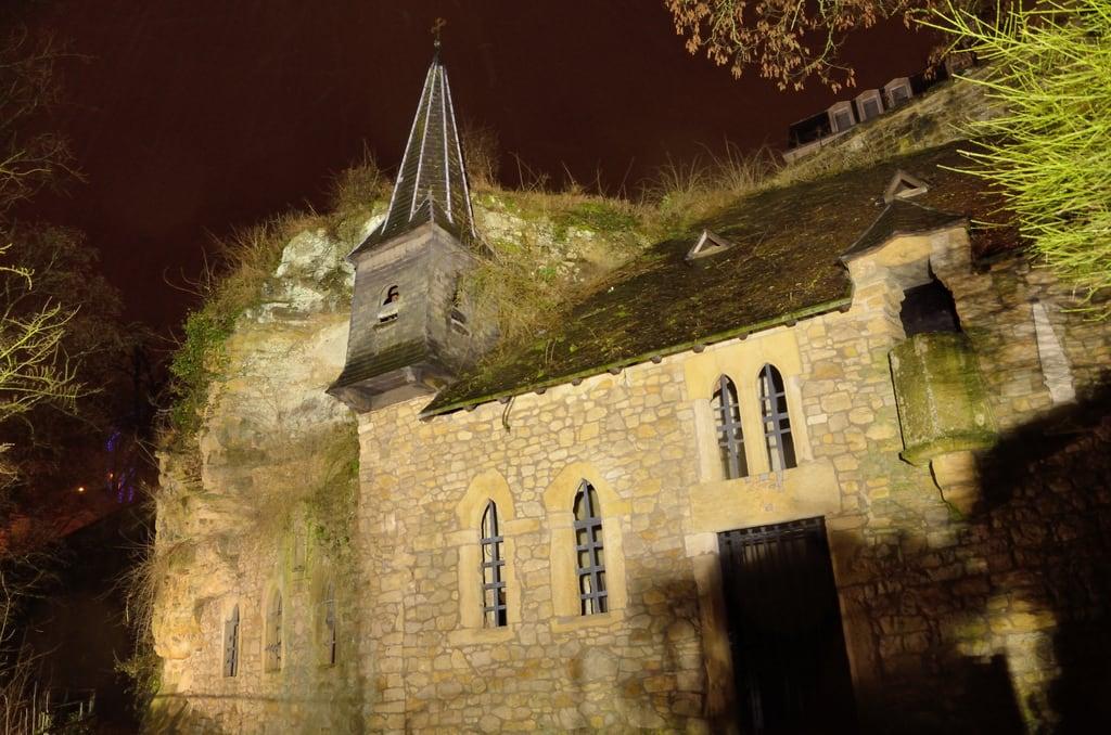 Chapelle Saint-Quirin 의 이미지. light night chapel luxembourg clausen grund