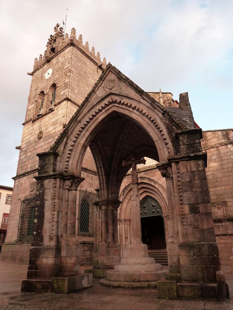 Immagine di Padrão do Salado. old portugal church town europa europe iglesia igreja guimaraes gettyimagesiberiaq12012