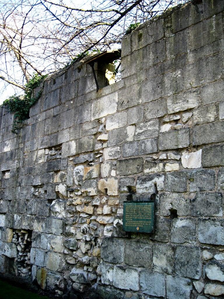 Immagine di Abbey Wall. openplaques:id=9766