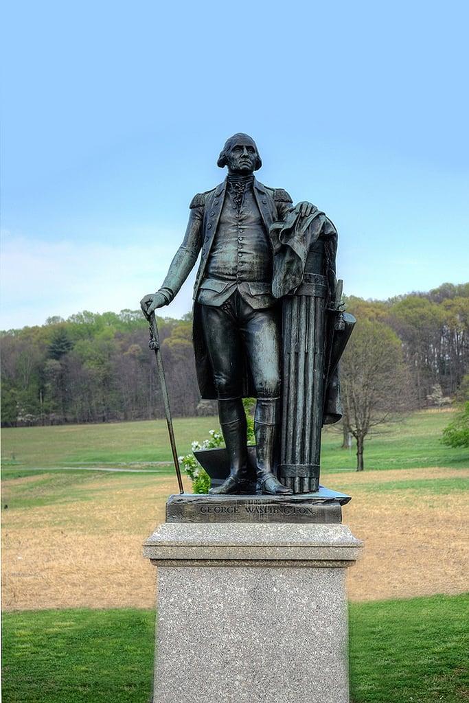 Bild von George Washington Statue. georgewashington revolutionary valleyforge
