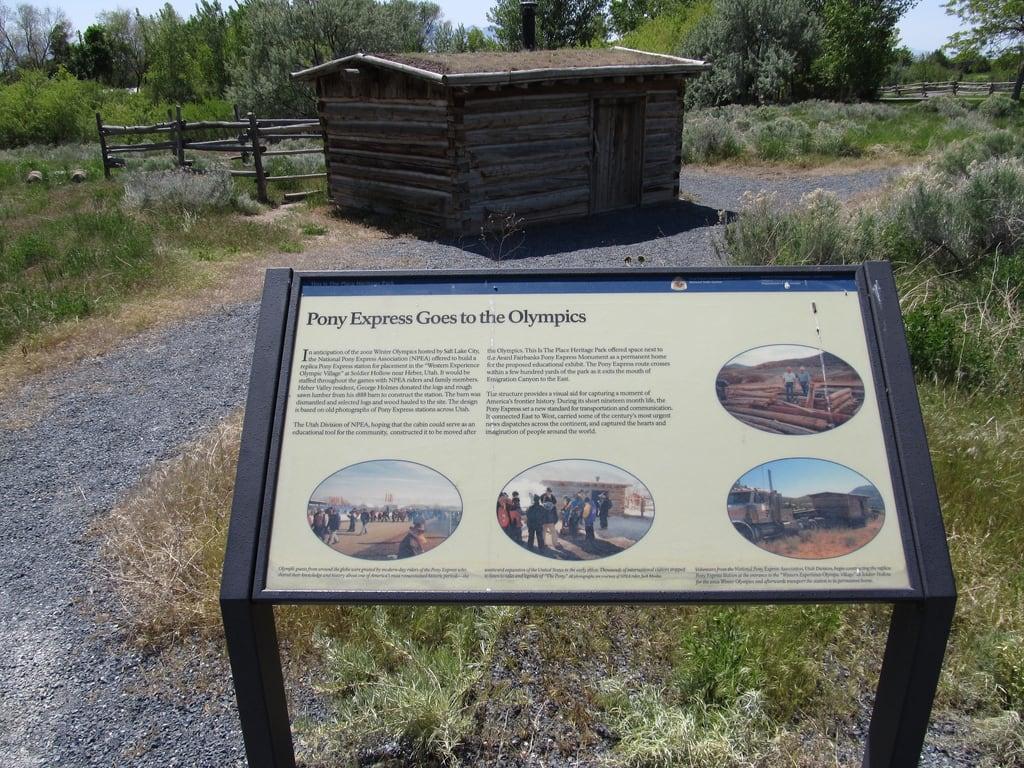 Obrázek Pony Express Monument. 