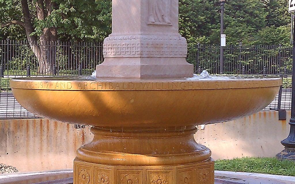 תמונה של Butt-Millet Memorial Fountain. fountain washingtondc whitehouse memorials theellipse buttmillettmemorialfountain