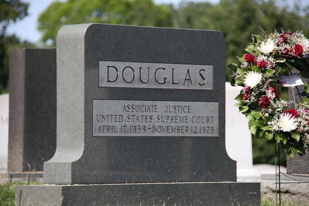 William O. Douglas की छवि. washingtondc headstone arlingtonnationalcemetery williamodouglas