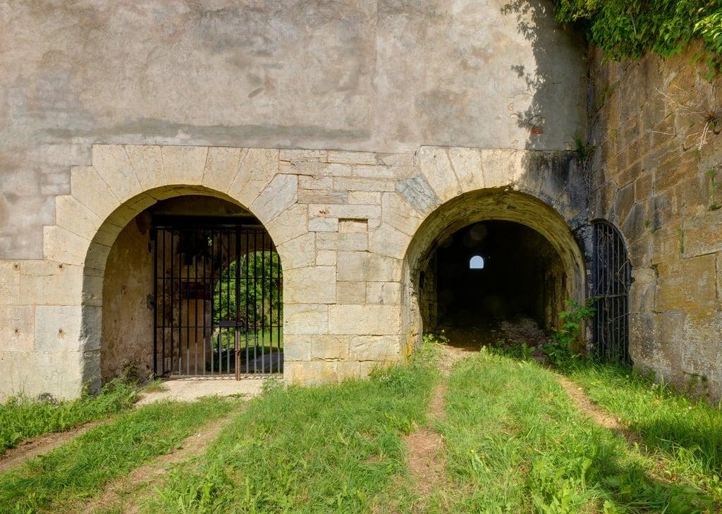 Obrázek Fort de la Miotte. old france abandoned ruins fort fortifications hdr franchecomté fra belfort vieux hdri abandonned ruines abandonné miotte