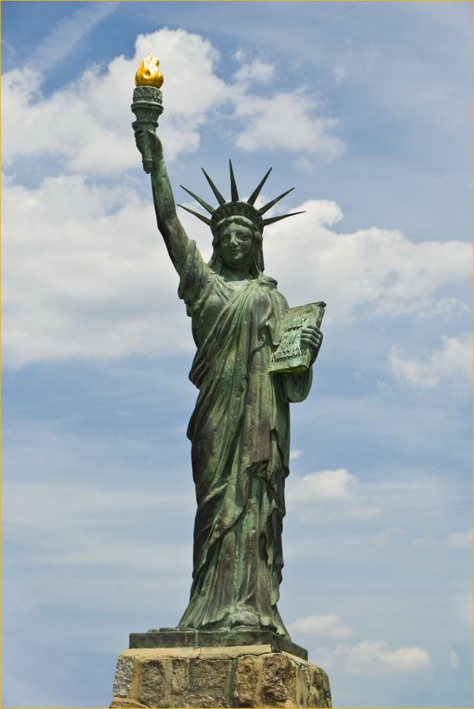 Bild von Statue of Liberty. richmondva statueoflibertyreplica roncogswell chimborazoparkrichmondva statueoflibertychimborazoparkrichmondva boyscoutreplicaofthestatueoflibertycirca1950chimborazoparkrichmondva boyscoutreplicaofthestatueofliberty