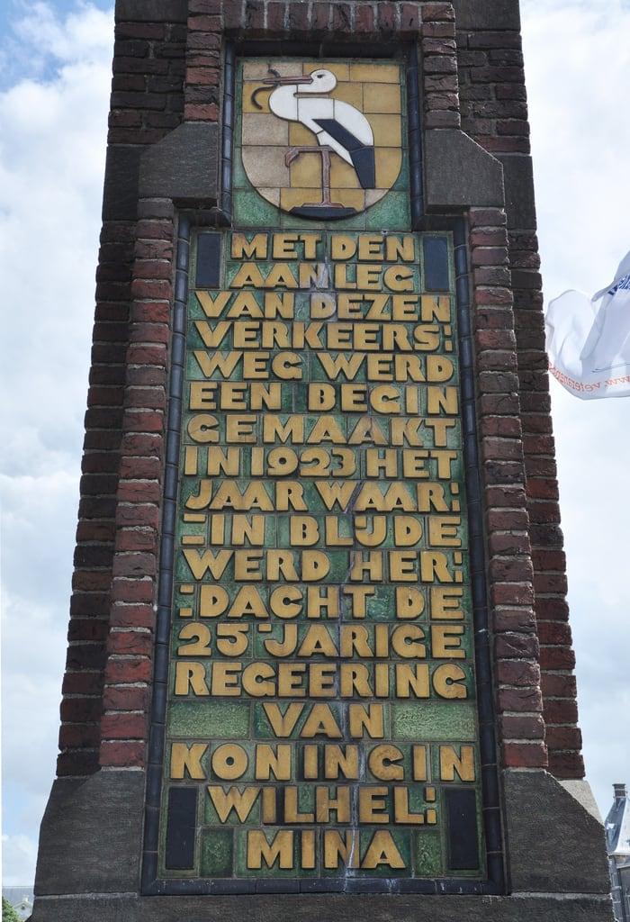 Bild av Koningin Wilhelmina. nederland denhaag lettering thehague stork ij doublehyphen u0132 aaligature