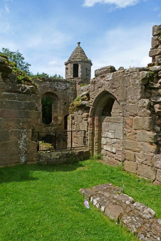 Afbeelding van Spofforth Castle. castle ruins yorkshire spofforth