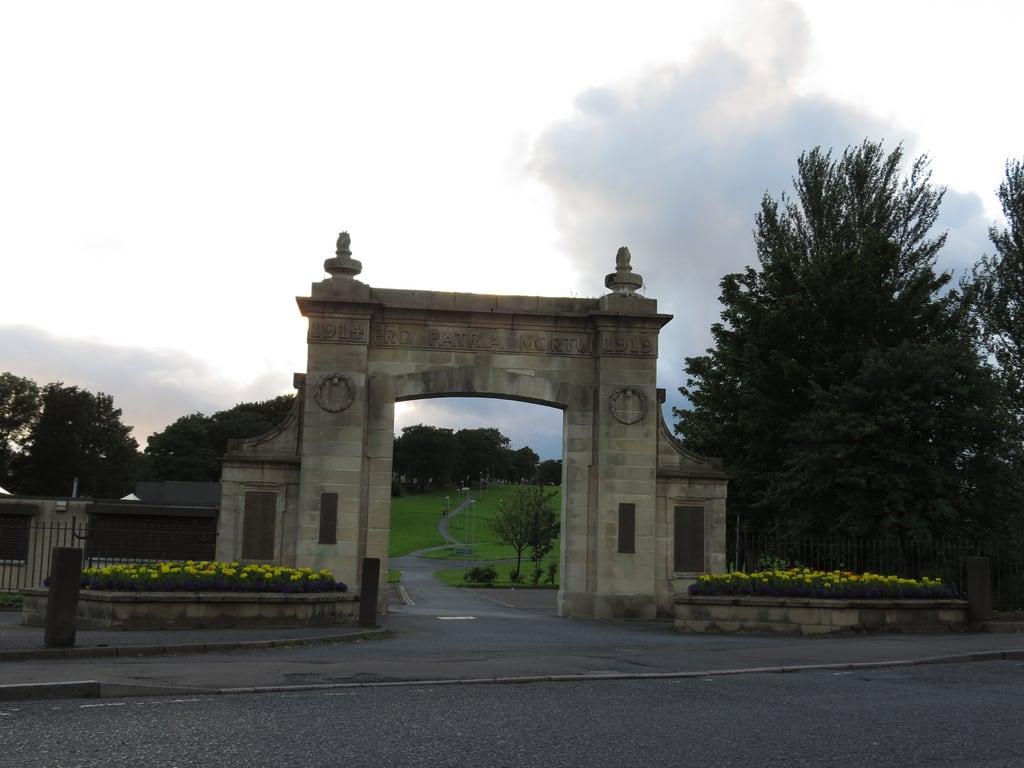 תמונה של Kilbirnie War Memorial. park memorial war gates kilbirnie