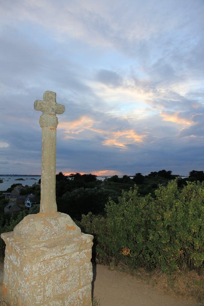 Croix Saint-Michel görüntü. france bretagne fra îledebréhat