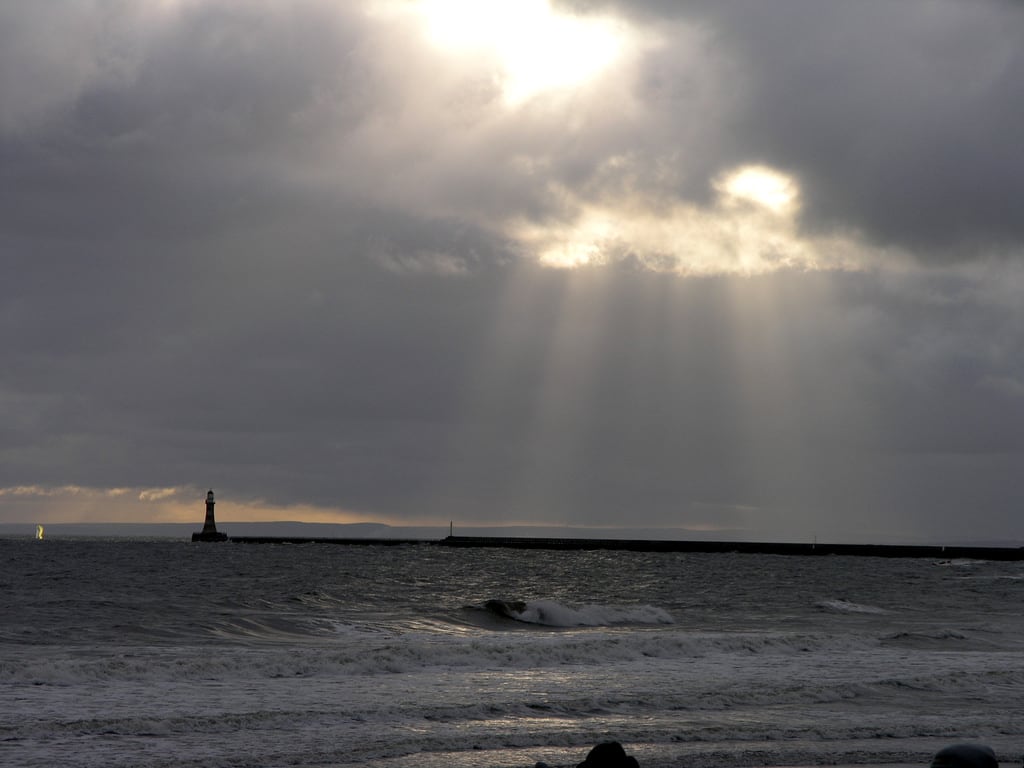 Immagine di Whitburn Sands. sky sunlight lighthouse geotagged photo boxingday unfound myfavourites sunderland mywallpaper boxingdaydip geolat549375 geolon136793