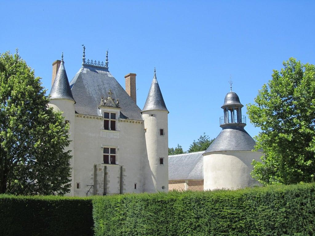Изображение Château de Chamerolles. grande chateau halles charpente chamerolles