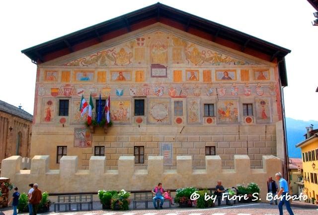 Bild av Palazzo Magnifica Comunità di Fiemme. italy valle val palazzo alto trentino stemma adige magnifica fiemme comunità