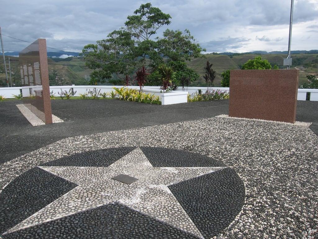 תמונה של US war memorial. wwii worldwarii guadalcanal skylinedrive solomonislands honiara uswarmemorial skylineridgeuswarmemorial