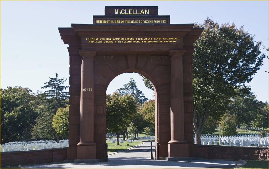 ภาพของ McClellan Gate. mcclellangate roncogswell arlingtonnationalcemeteryva mcclellangatearlingtonnatioanlcemeteryva