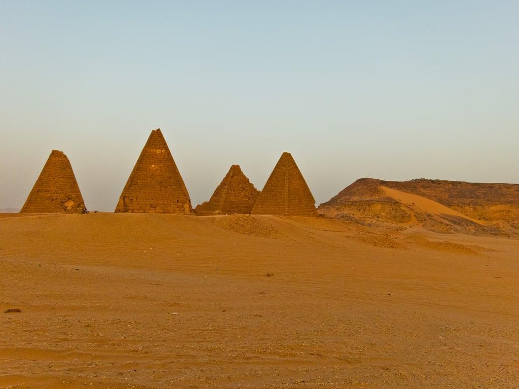 Imagen de Pyramids of Jebel Barkal. canon sudan karima s100 markfischer fischerfotos