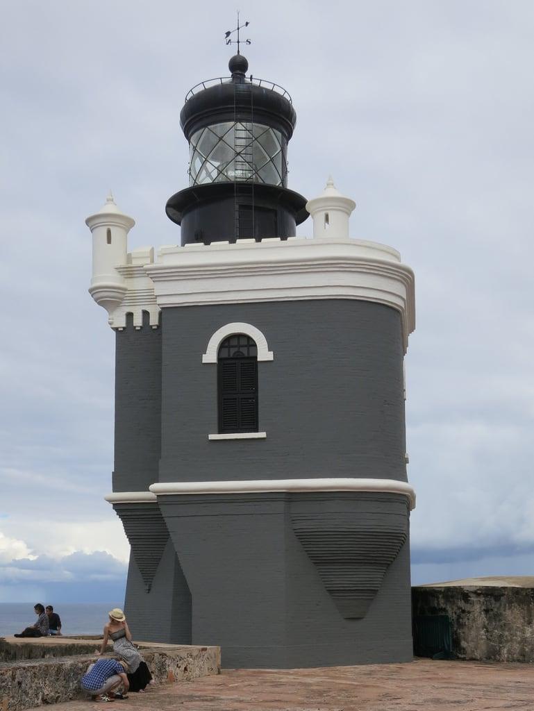 Obraz Castillo del Morro Lighthouse. lighthouse castle puertorico fort sanjuan fortaleza castillo viejosanjuan elmorro castillosanfelipedelmorro foursquare:venue=4b4705a2f964a5209a2a26e3