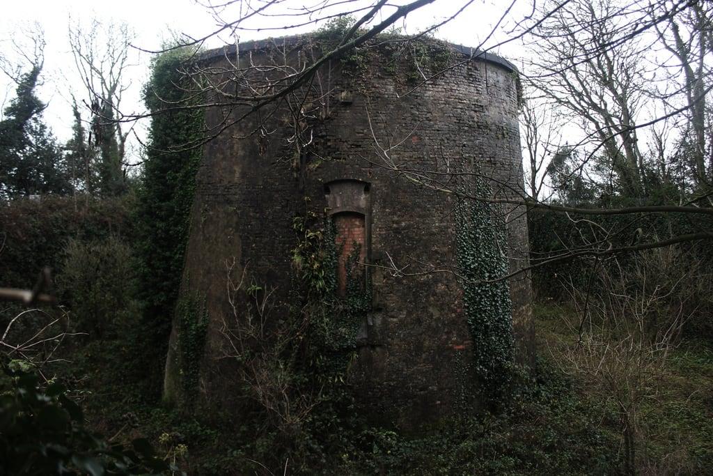 Obrázek Martello Tower No 6. building architecture walking coast kent fort military historic defence relics sandgate hythe scheduledmonument englandscheduledmonument:entry=1017173 englandlistedbuilding:entry=1068919