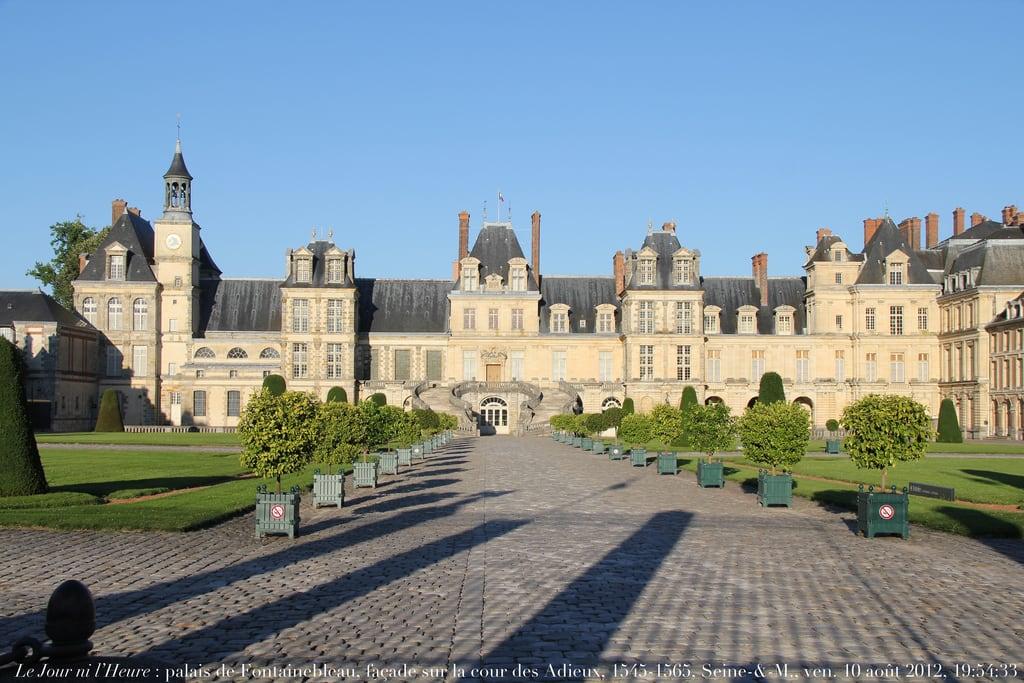 Image de Château de Fontainebleau. architecture courtyard renaissance cour napoléon henriii renaudcamus charlesix