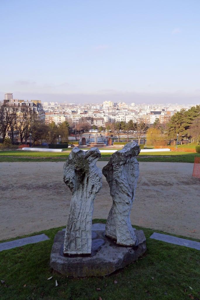 Afbeelding van Monument aux victimes de l'Afrique-du-Nord. paris publicart monumentauxmorts artpublic 75019 19earrondissement dodeigne eugènedodeigne parcdelabutteduchapeaurouge