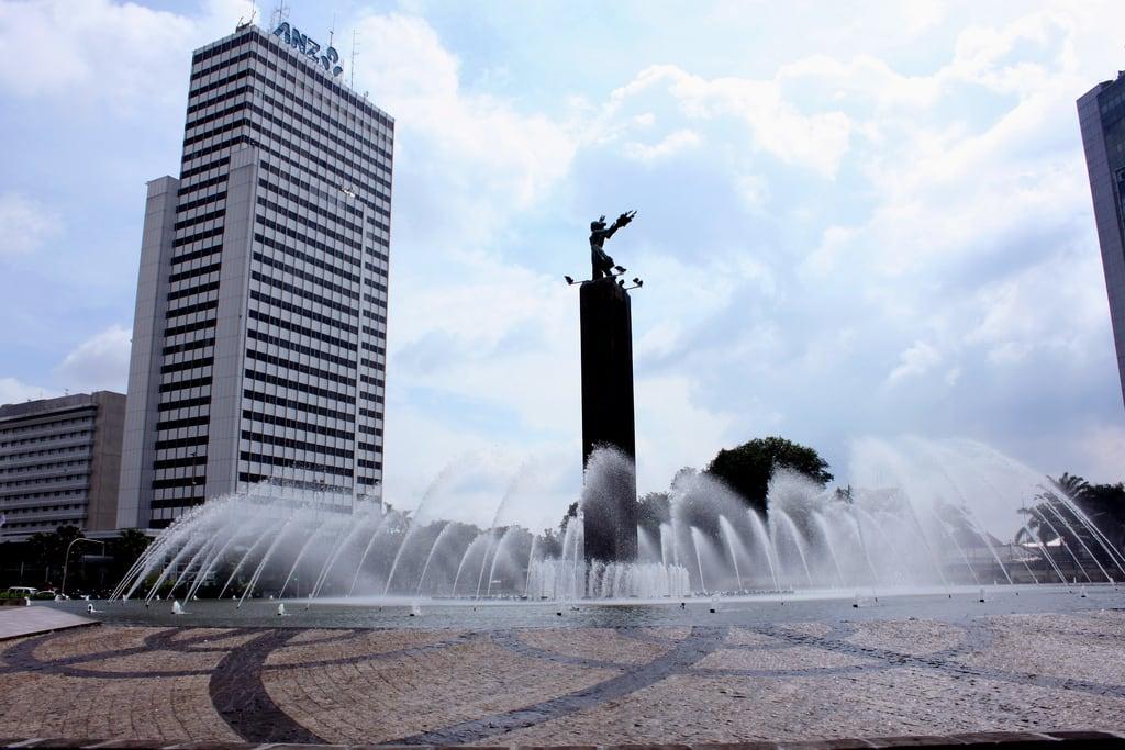 Hình ảnh của Welcome Monument. monument water fountain statue indonesia hotel jakarta hi welcome tugu jkt selamat datang kempinski dki bundaran konomark