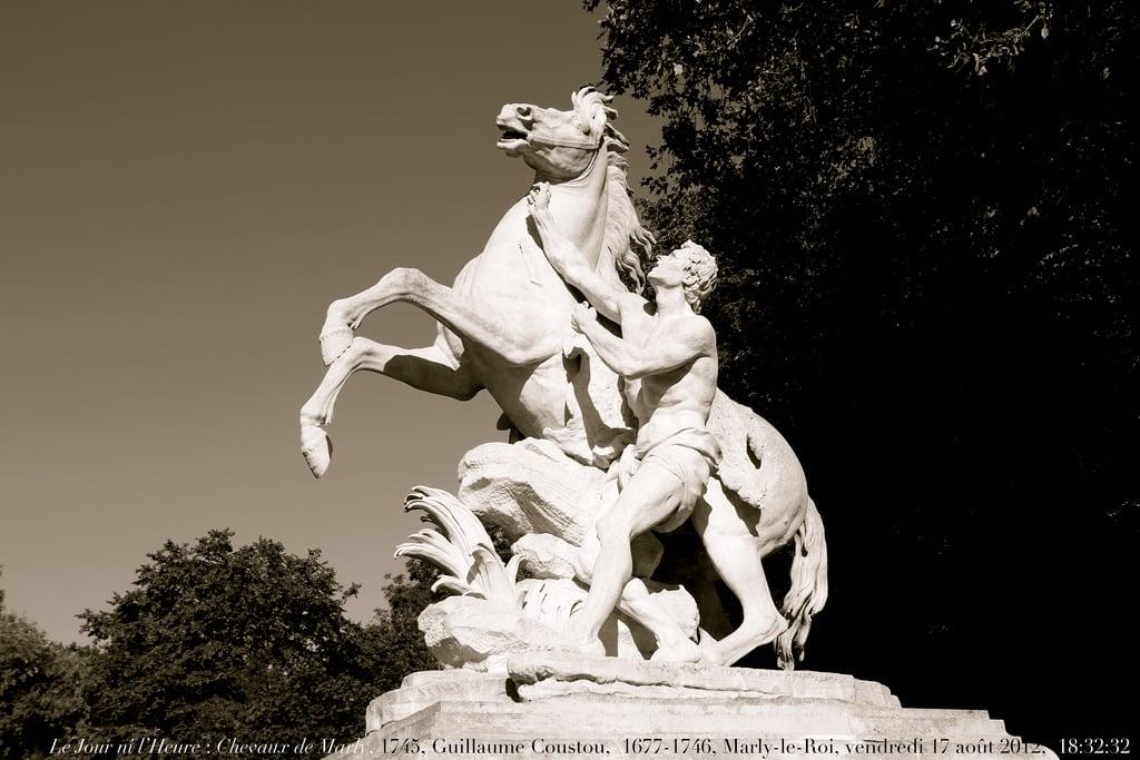 Attēls no Abreuvoir de Marly. horses sculpture sculptor sculpteur louisxv renaudcamus palefreniers