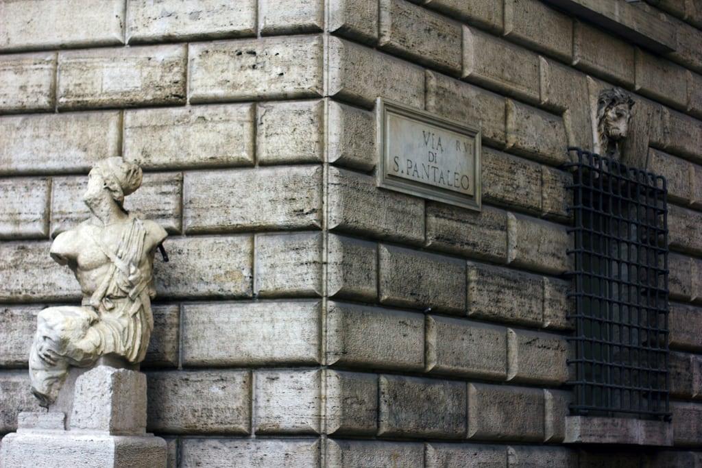 Image of Statua "parlante" di Pasquino. roma piazzanavona pasquino statuaparlante viadispantaleo