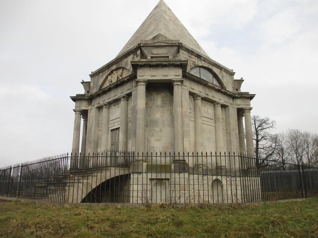 Изображение на Darnley Mausoleum. pilgrimage folly canterburytales ringfenced darnleymausoleum canterburywalk