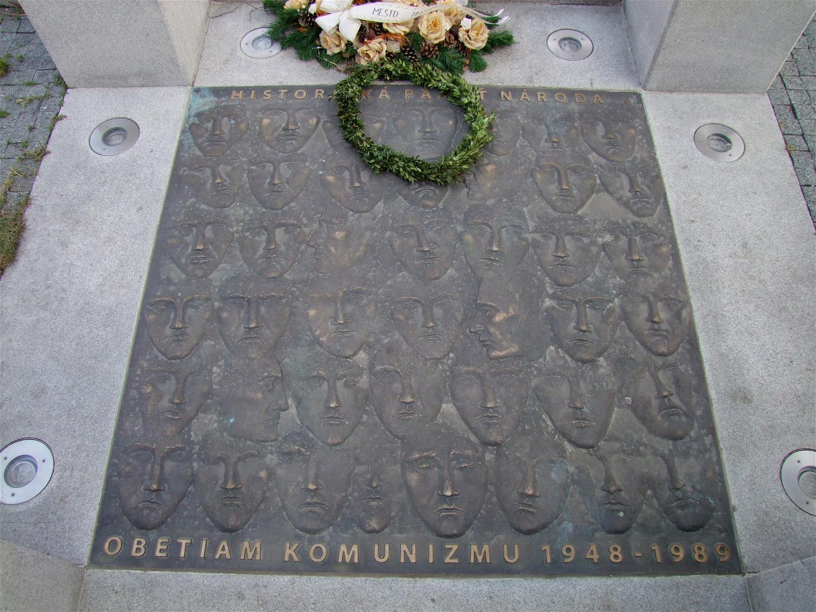 Gambar dari Pamätník obetiam komunizmu. 