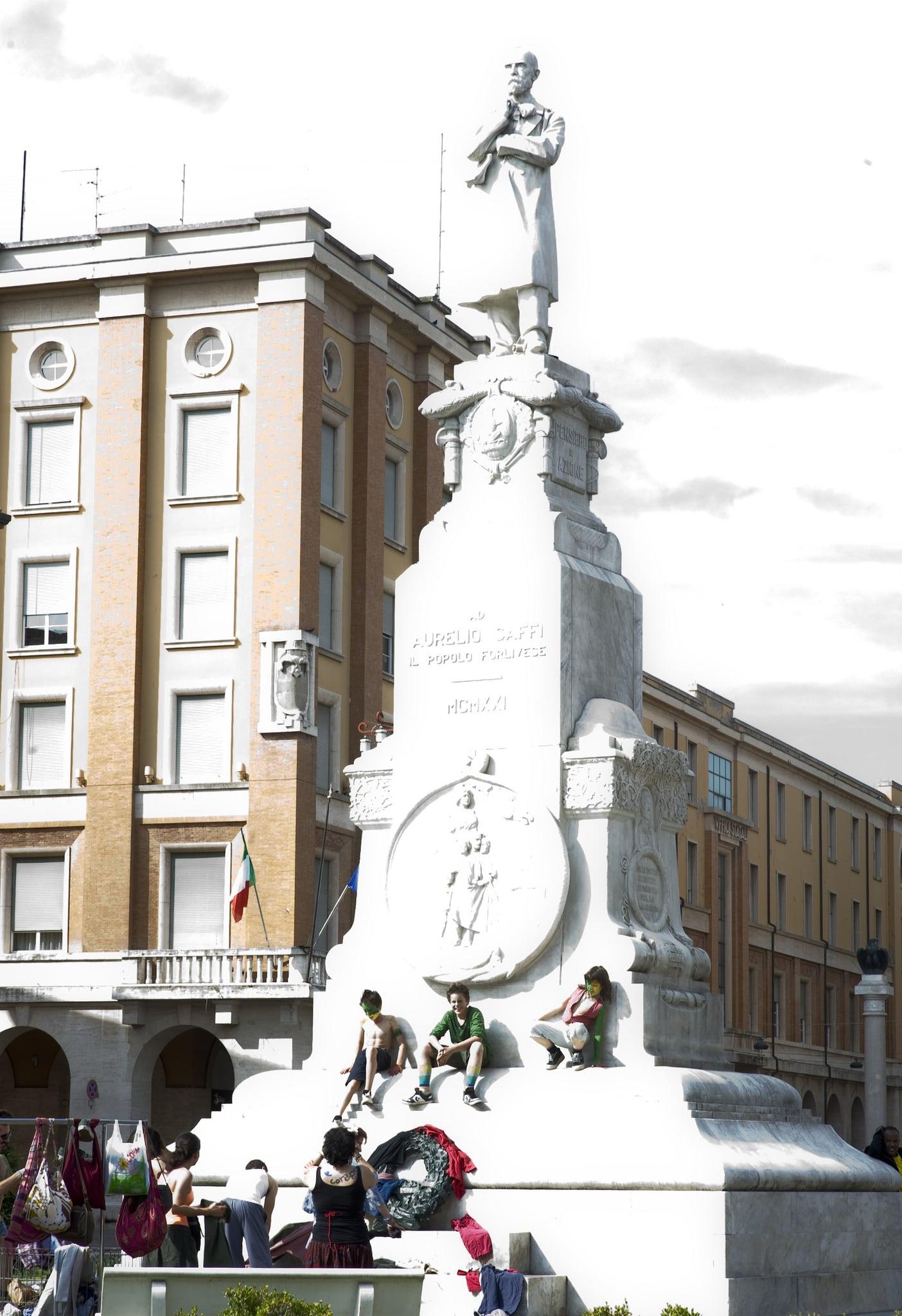 Bild von statua Aurelio Saffi. statua aurelio saffi forlì parata 2013 ìlrof ìlrof2013