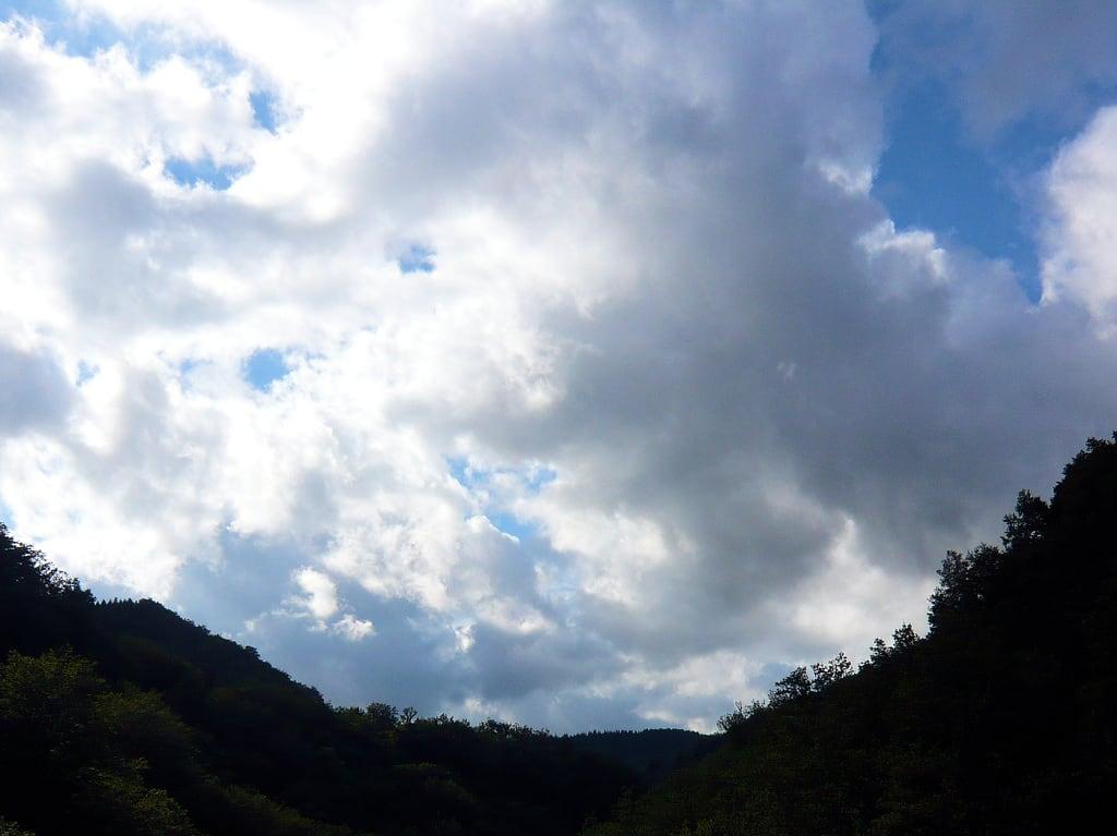Immagine di Tours de Merle. sky cloud france ciel nuage corrèze toursdemerle