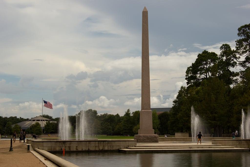 Image of Pioneer Memorial Obelisk. houston reflectingpool hermannpark pioneermemorialobelisk