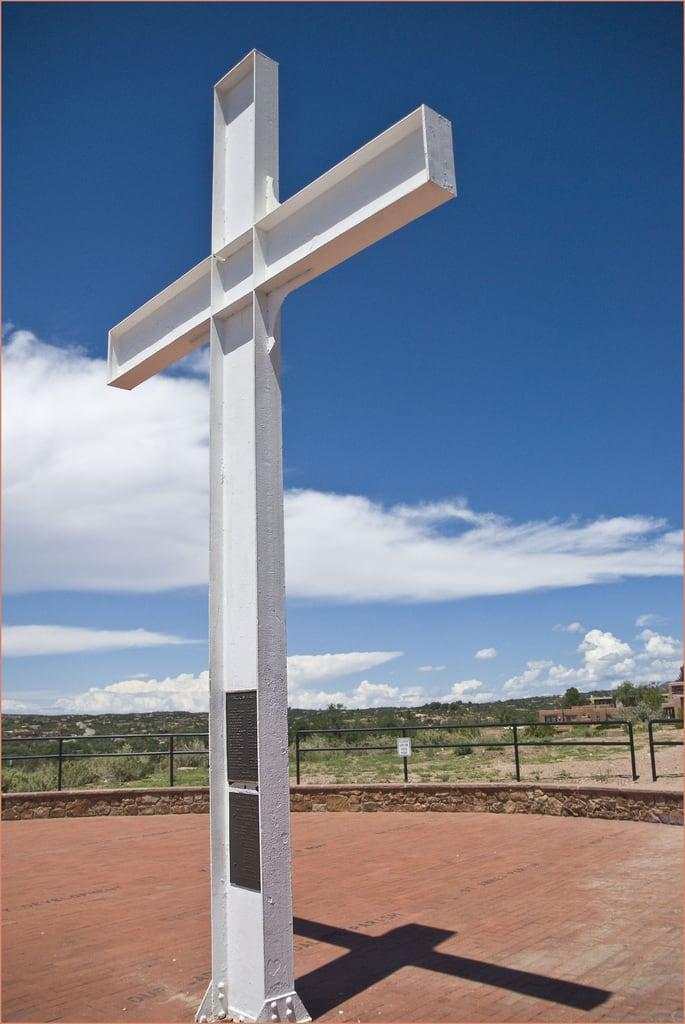 Bild von The Cross of Martyrs. santafenm roncogswell crossofthemartyrssantafenm