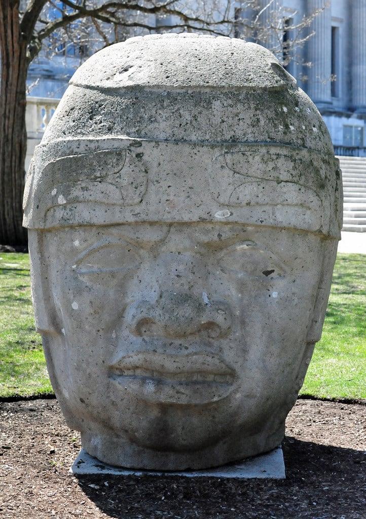 Olmec Head の画像. chicago museum mesoamerica olmec stonehead fieldmuseumofnaturalhistory