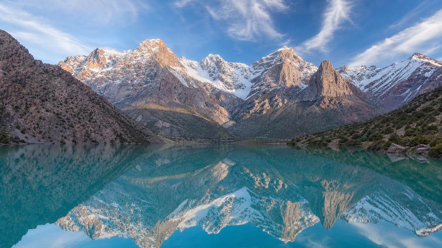 Tadzjikistan: haarspelden op de Pamir Highway boven gletsjerrivieren, turquoise meren in de Fann-bergen en rozenperken in Doesjanbe in de hero - hint voor non-broodovens, gedroogd fruit en prijs per stoel in gedeelde taxi's.