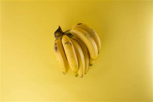 Price bananas $0.9 ($0.67 - $1.3)